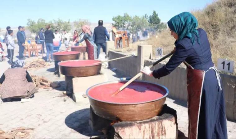 Salça kaynatırken kazana düştü