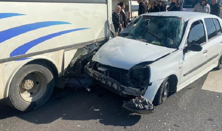 Yaya geçidi üzerinde yolcu indirirken kaza yaptı!