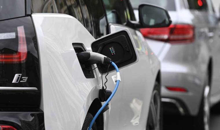 Elektrikli otomobil yasası yürürlüğe girdi: Otomobillerin en az yüzde 22’si elektrikli olacak…
