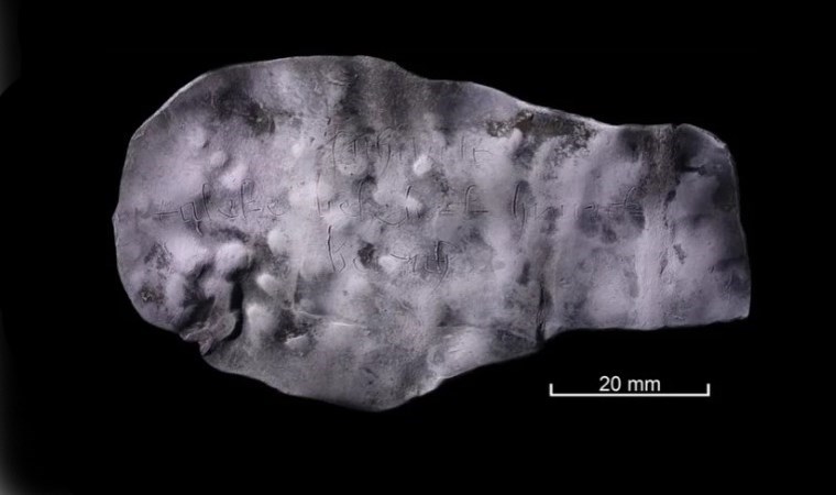 Arkeologlar buldu: Şeytan’ı çağıran ‘lanet tableti’nde neler yazıyor?