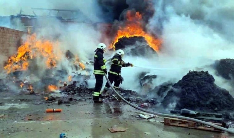 Tekirdağ’da geri dönüşüm tesisinde korkutan yangın!