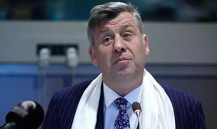 Şarkıcı Metin Şentürk ayağını çatladığını duyurdu