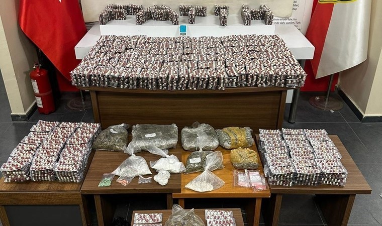 Evde koli koli uyuşturucu hap ele geçirildi