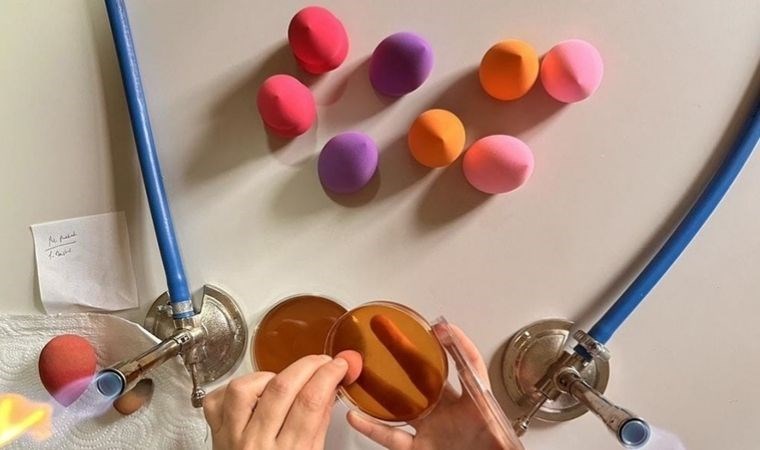 En az klozet kadar bakteri üretiyor: Makyaj süngeri nasıl temizlenir?