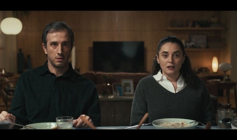 Berkun Oya’dan yeni dizi: Kuvvetli Bir Alkış