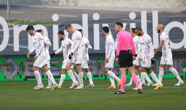 Sergen Yalçın, Antalyaspor’la ilk galibiyetini aldı