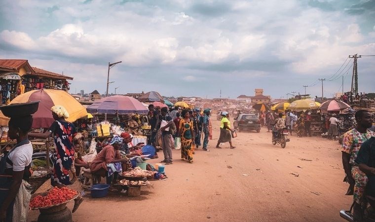 21. yüzyılın ‘Marie Antoinette’si: Açlıktan ölen insanlara ‘aptal’ diyen bakana tepki yağdı