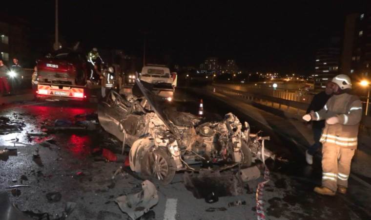 Başakşehir’de feci kaza… Araçlar hurdaya döndü: 3 ölü, 1 yaralı