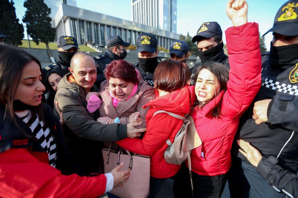 Azerbaycan bugün sandık başında: Devlet başkanlığı seçimini anlama rehberi