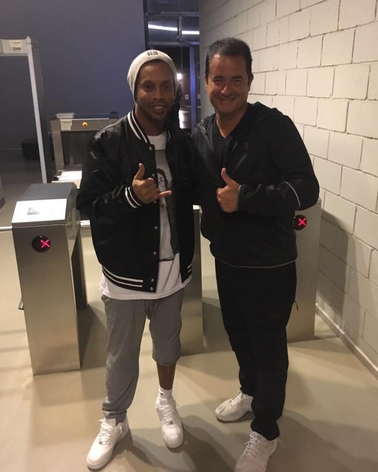 Acun Ilıcalı, Ronaldinho'yu Survivor'a getiriyor!