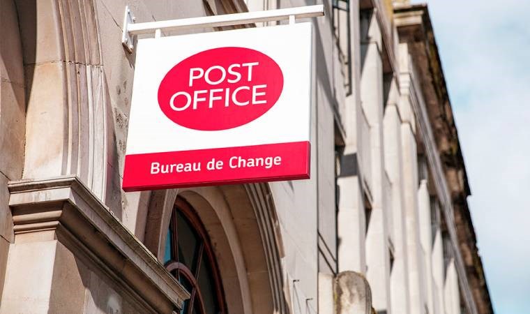 Bak postacı geliyor, selam veremiyor