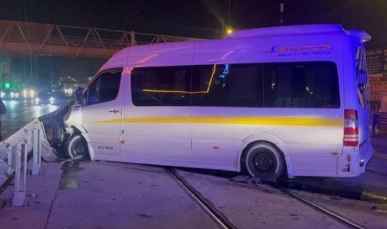 Bursa’da feci kaza… Servis minibüsü cipe çarptı: Yaralılar var!