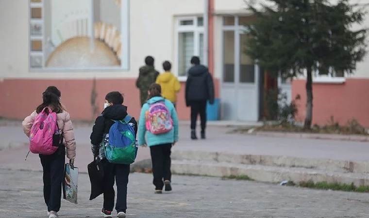 Hakkari’nin iki ilçesinde eğitime ‘kar yağışı’ engeli!