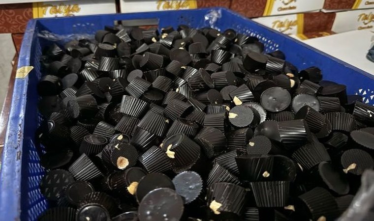 Bursa’da çikolata baskını! Kaçak ürünler imha edildi