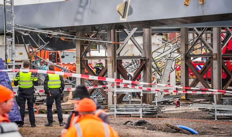 İnşaat halindeki köprü çöktü: 2 ölü