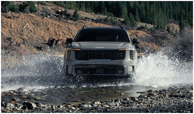 Kia Sorento makyajlandı: Hibrit modeller bir süre daha bekleyecek!