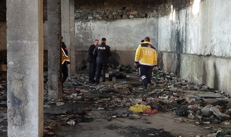 49 yaşındaki erkeğin cesedi metruk binada bulundu
