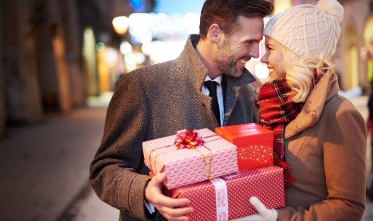Hediye seçiminde kararsızlığa son: Burçlara göre en iyi sevgililer günü hediyeleri…