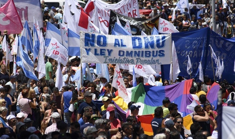 ‘Çılgın’ Milei’ye torba yasa protestosu: Kamu harcamaları kısılacak