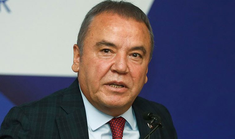 CHP’li Muhittin Böcek’in seçim afişlerine zarar verildi