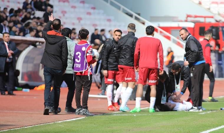 Süper Lig’de talihsiz sakatlık: Hastaneye götürüldü!