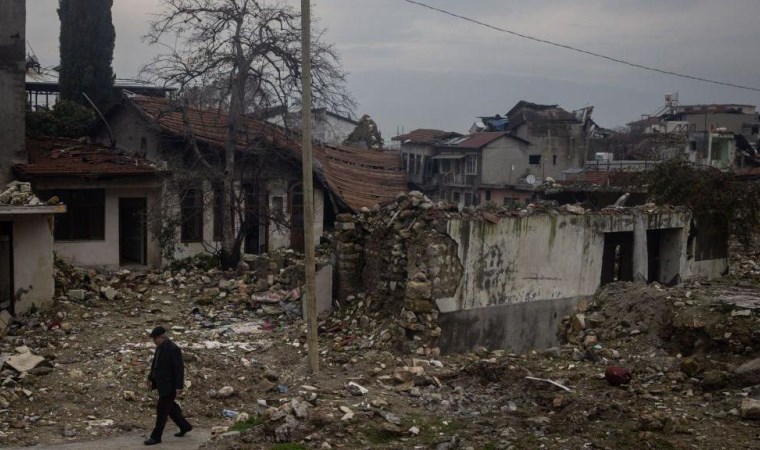 6 Şubat depremlerinin birinci yılında Hatay: ‘İnsanlar öfkeli ama yorgun, günü kurtarmaya çalışıyoruz’
