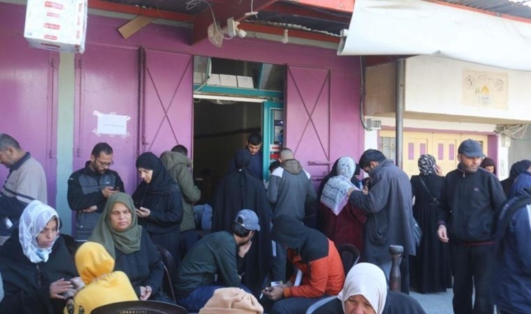 Gazze’de iletişim krizi: İnternet kafede toplandılar