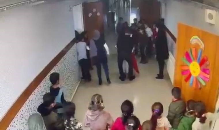 O anlar kamerada… Öğretmen ‘heimlich manevrası’ ile öğrencinin hayatını kurtardı!