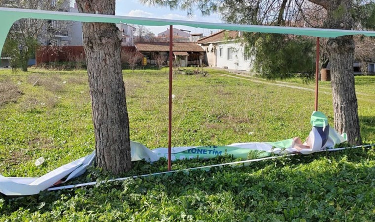 CHP’li Ahmet Akın’ın afişine saldırı iddiası yargıya taşındı: ‘Seçim böyle kazanılmaz’