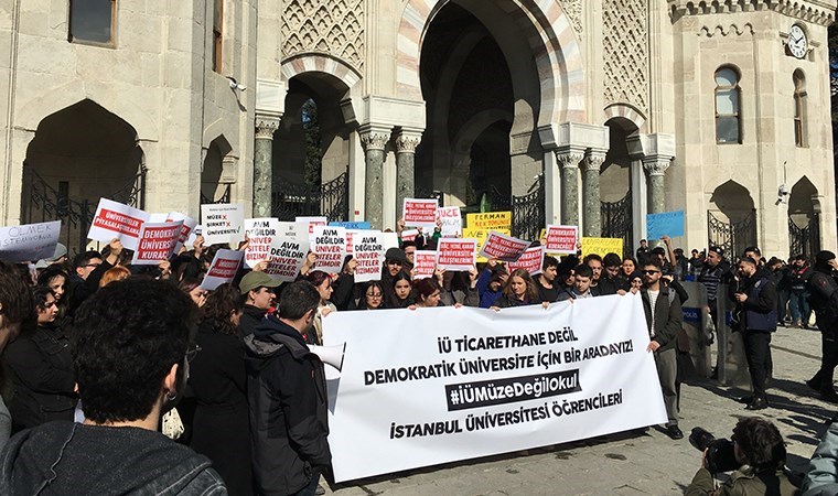 İstanbul Üniversitesi öğrencilerinden ‘Duvarsız üniversite’ eylemi: ‘Rektörün şahsi malı gibi işliyor’
