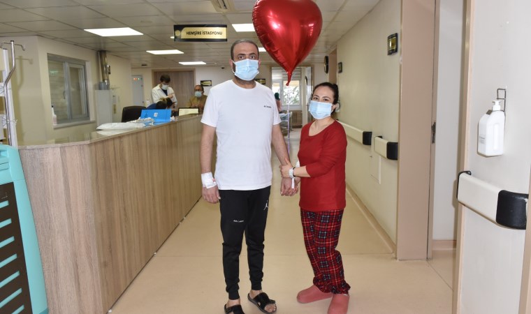 Sevgililer Günü’nde eşine böbreğini verdi