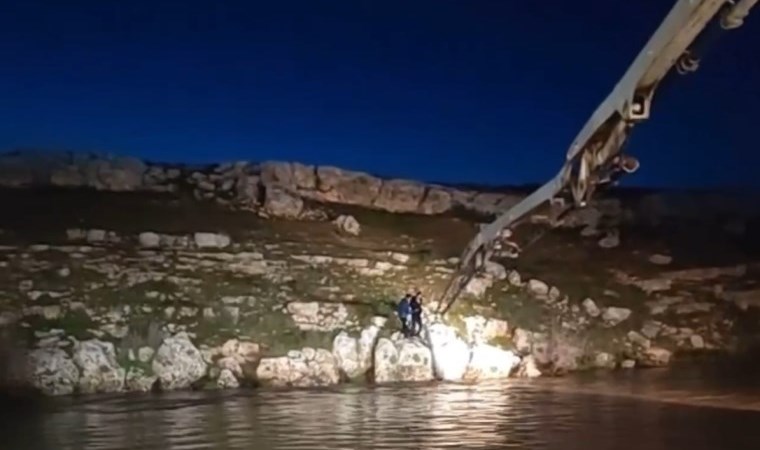 Şanlıurfa’da beton pompasının hortumu ile kurtarma operasyonu
