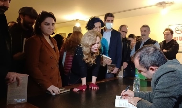 Yazar Ercüment Akdeniz okurlarıyla buluştu