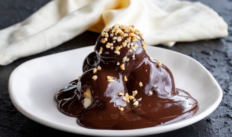 Çikolatadan gelen lezzet tatlaması: Yalancı Profiterol ile tatlı krizlerine elveda…