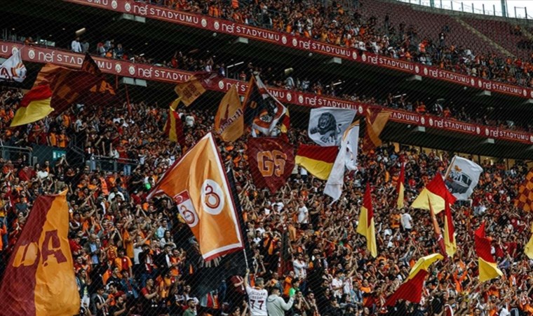 Galatasaray taraftarından 3 dakikalık sessiz protesto
