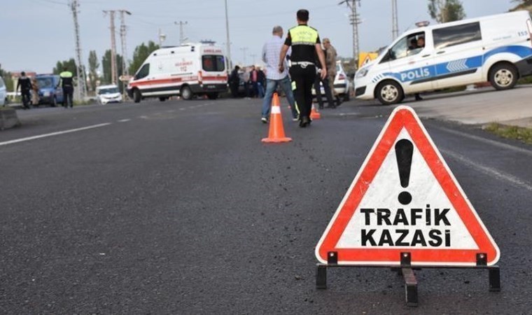 İzmir’de TIR minibüse çarptı: 2 ölü, 12 yaralı!