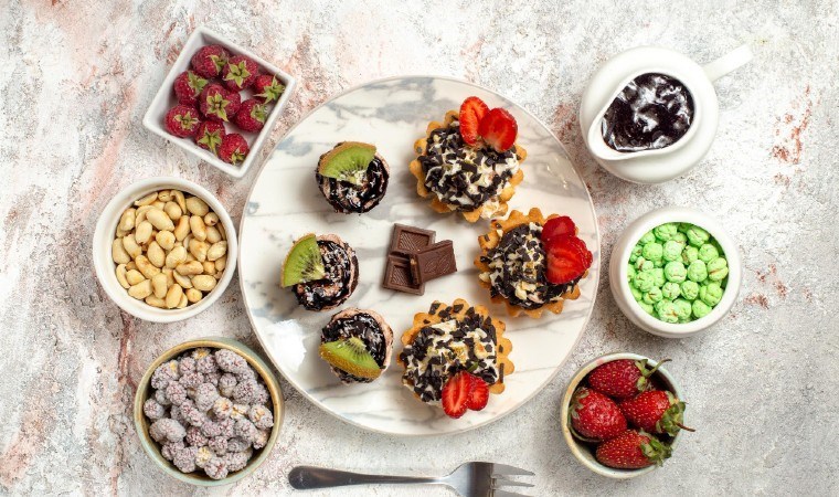 Tatlı krizlerini pişman olmadan atlatın! İşte birbirinden lezzetli, şekersiz 3 tatlı tarifi…