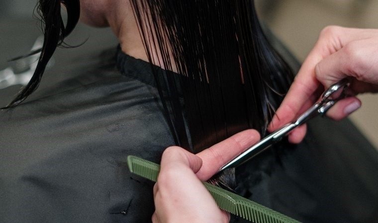 Kuaföre gitmek de hayal oldu: Saç kesimi erkekte 250, kadında 700 TL’yi buldu