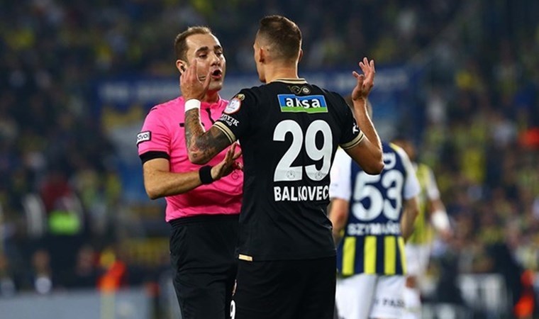 Galatasaray’dan tepki: ‘Kör bir hakem, komik bir penaltı…’