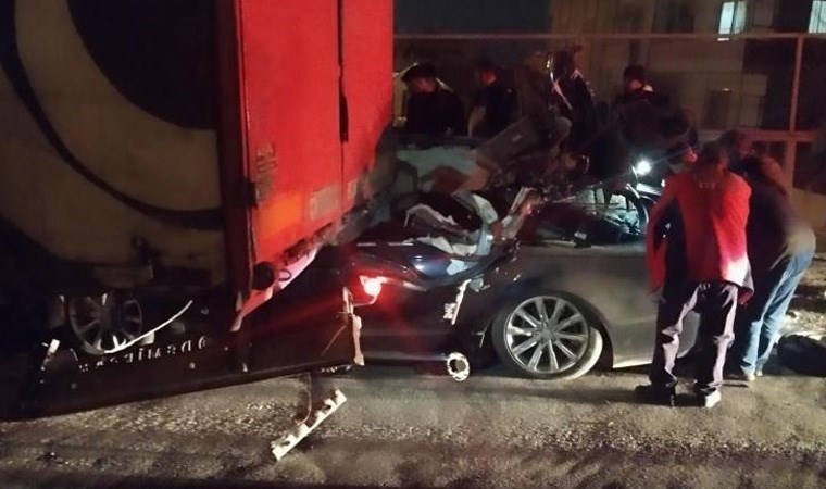 Mersin’de feci kaza: TIR’a arkadan çarptı: 1 kişi öldü, 3 kişi yaralandı