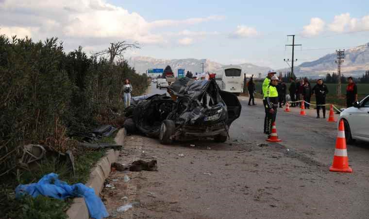 Otomobille işçi servisi çarpıştı: Ölü ve yaralılar var!