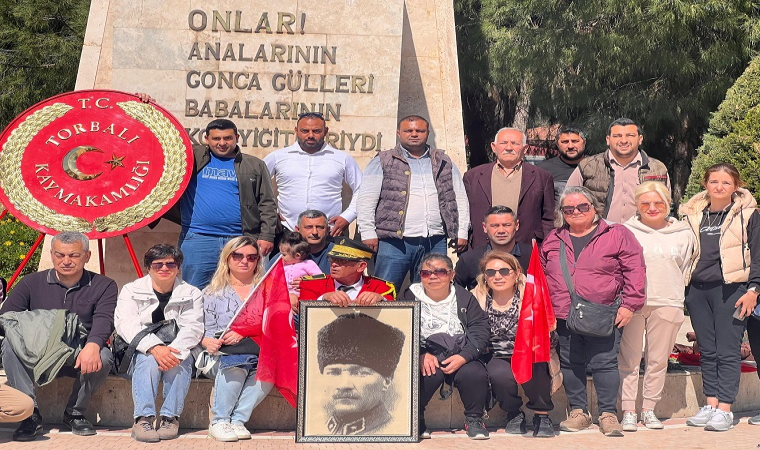 AKP ilçe başkanı 18 Mart töreninde İzmir Marşı çalınmasına izin vermedi