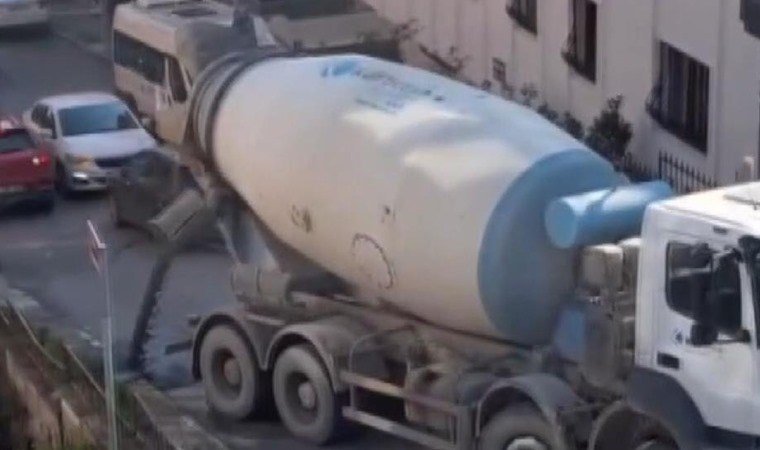 Beton mikseri betonu yola döktü!