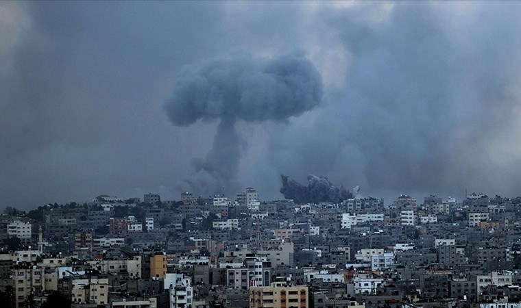 İsrail, Gazze’de toplu mezarlığı bombaladı