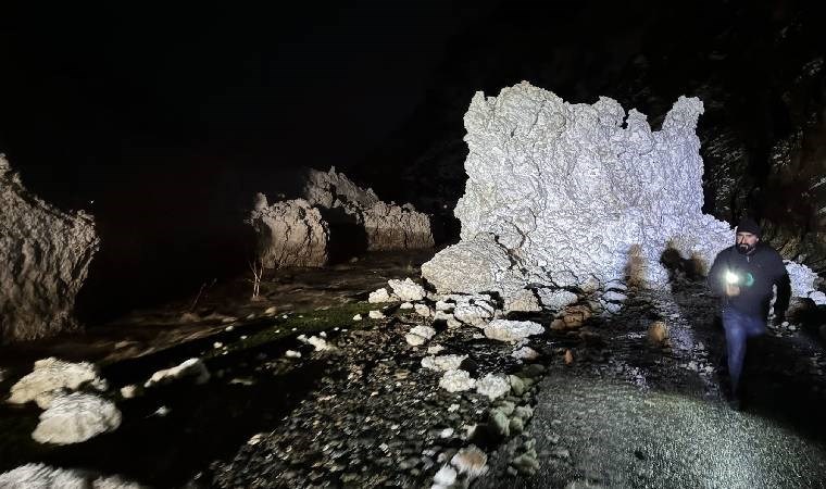 Seçim çalışmasından dönüyordu… Konvoyun önüne çığ düştü!