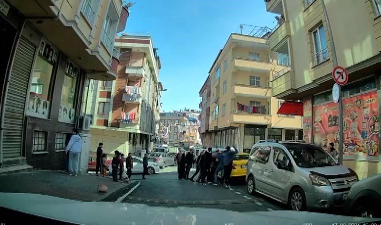 Gaziosmanpaşa’da yol verme tartışması: Taksinin camını yumruk atarak kırdı