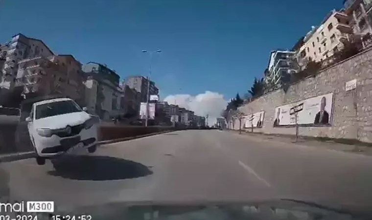 Ankara’da korkunç kaza… Refüjü aşıp 3 otomobile çarptı!