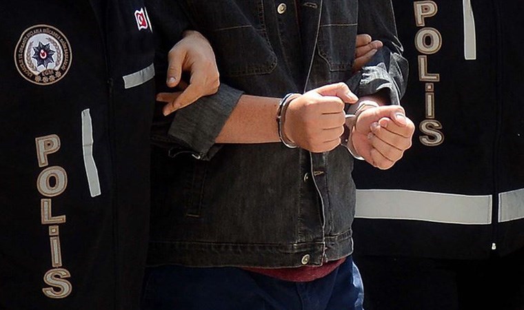 Evin bahçesinde sahte içki üreten 2 şüpheli gözaltına alındı