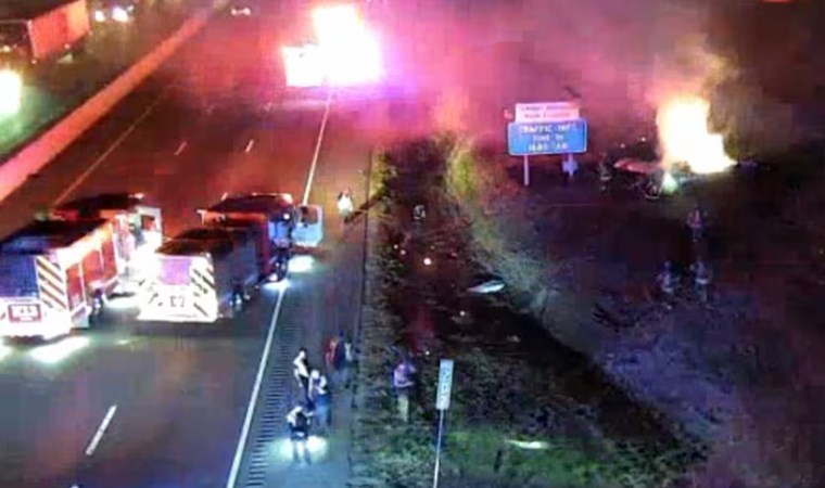 ABD’de küçük uçak yol kenarına düştü: 5 ölü