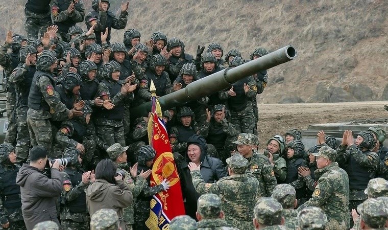Kim Jong-un meydan okudu: Tank kullandı